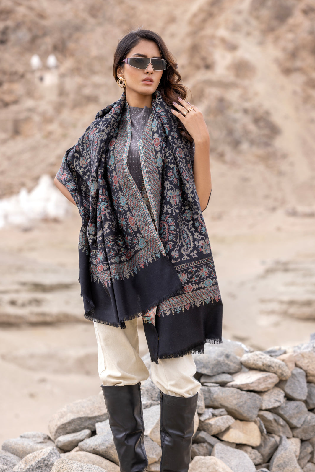 Women's Traditional Woollen Jamawar Shawl with Zari Work- Classic Black